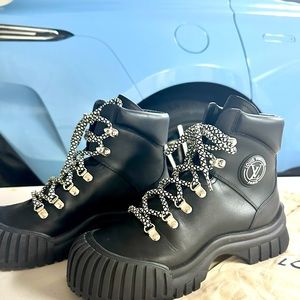 Louis Vuitton combat boots authentic from Tampa size 39